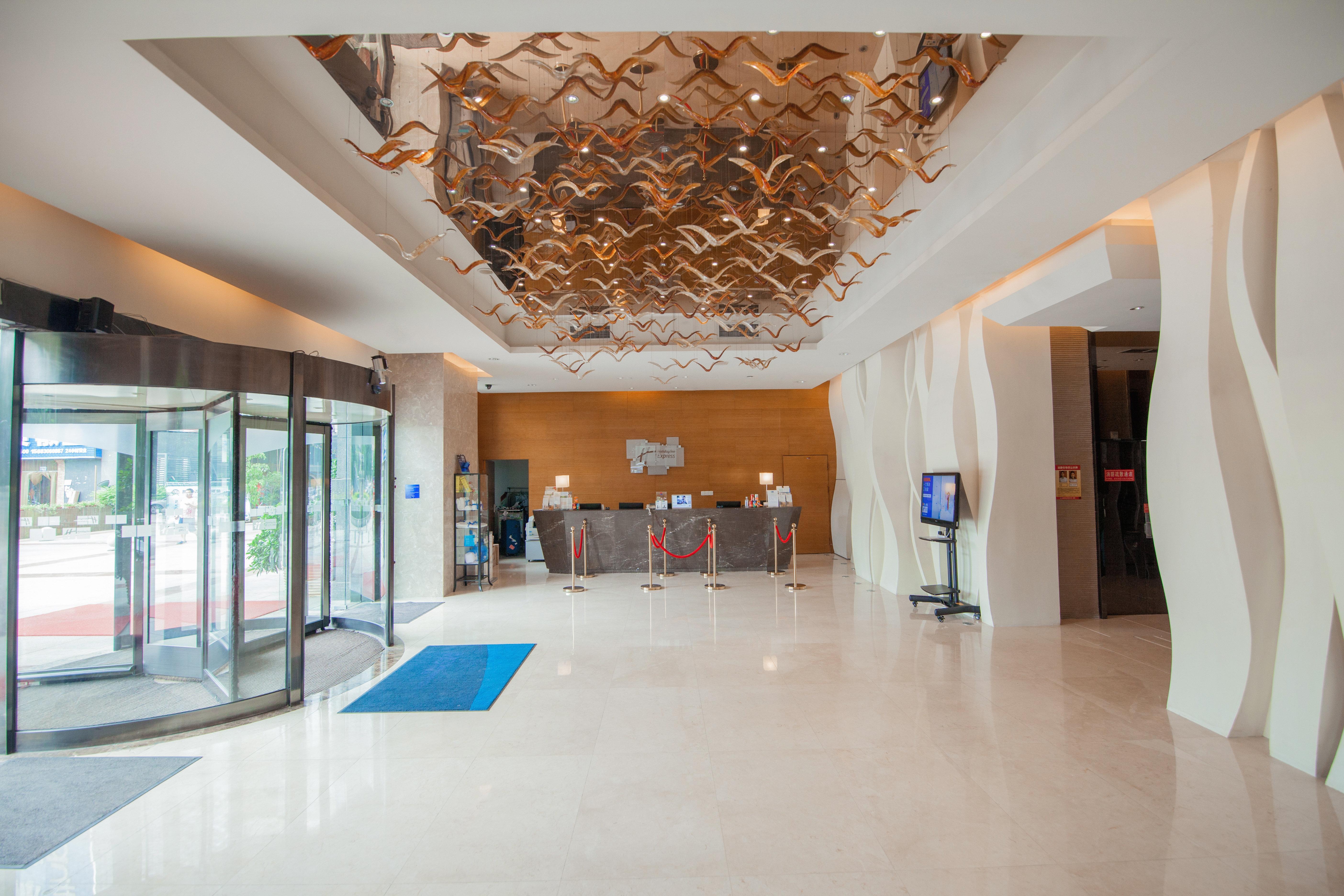 Holiday Inn Express Chongqing Guanyinqiao By Ihg Exteriör bild
