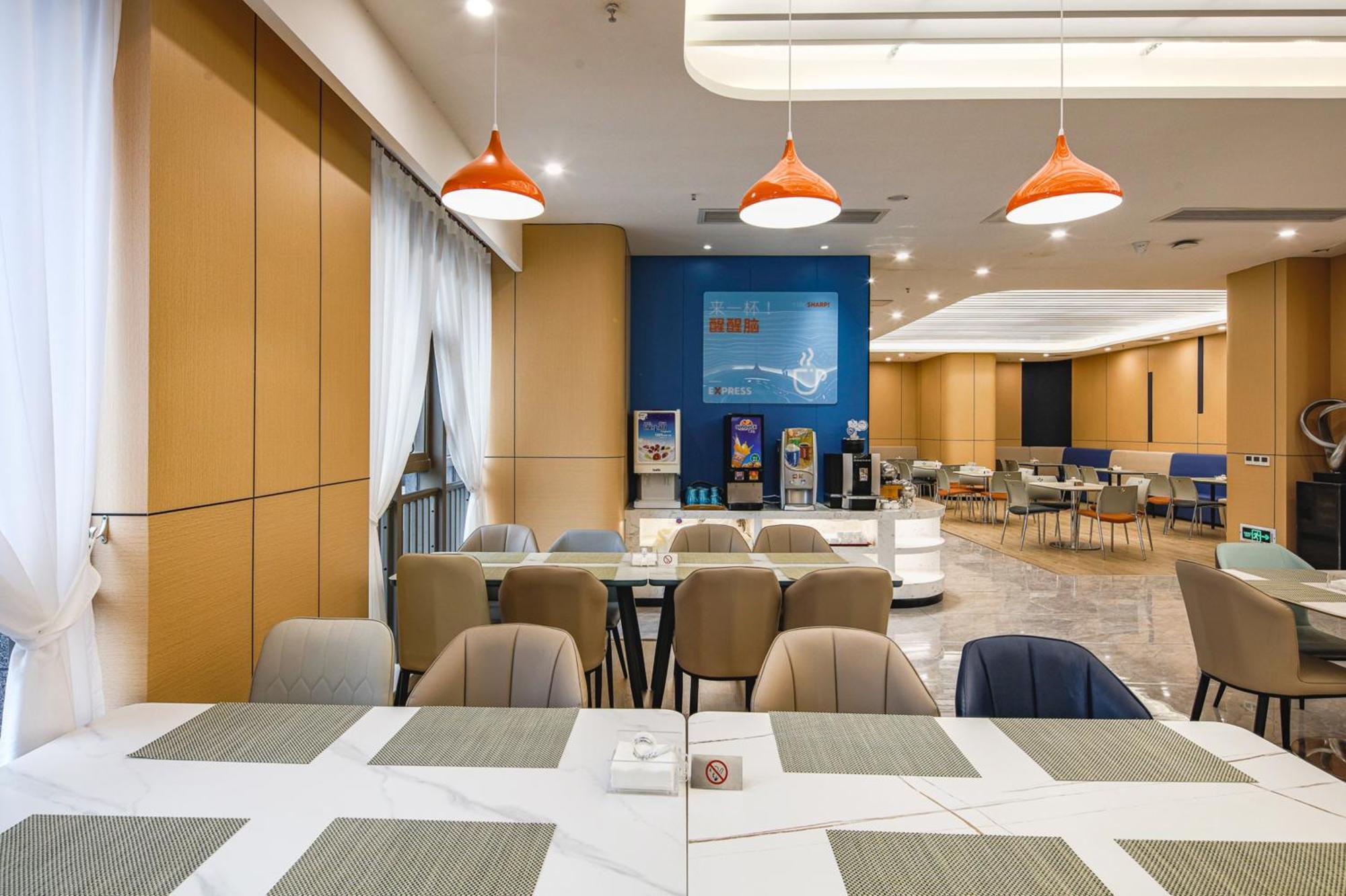 Holiday Inn Express Chongqing Guanyinqiao By Ihg Exteriör bild